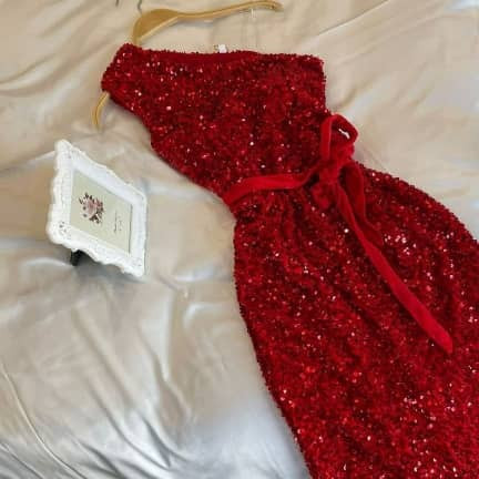 لباس مجلسی پولکی یقه رومی قرمز