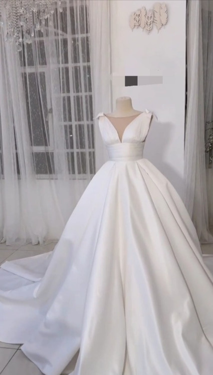 خرید لباس عروس ساده ترک